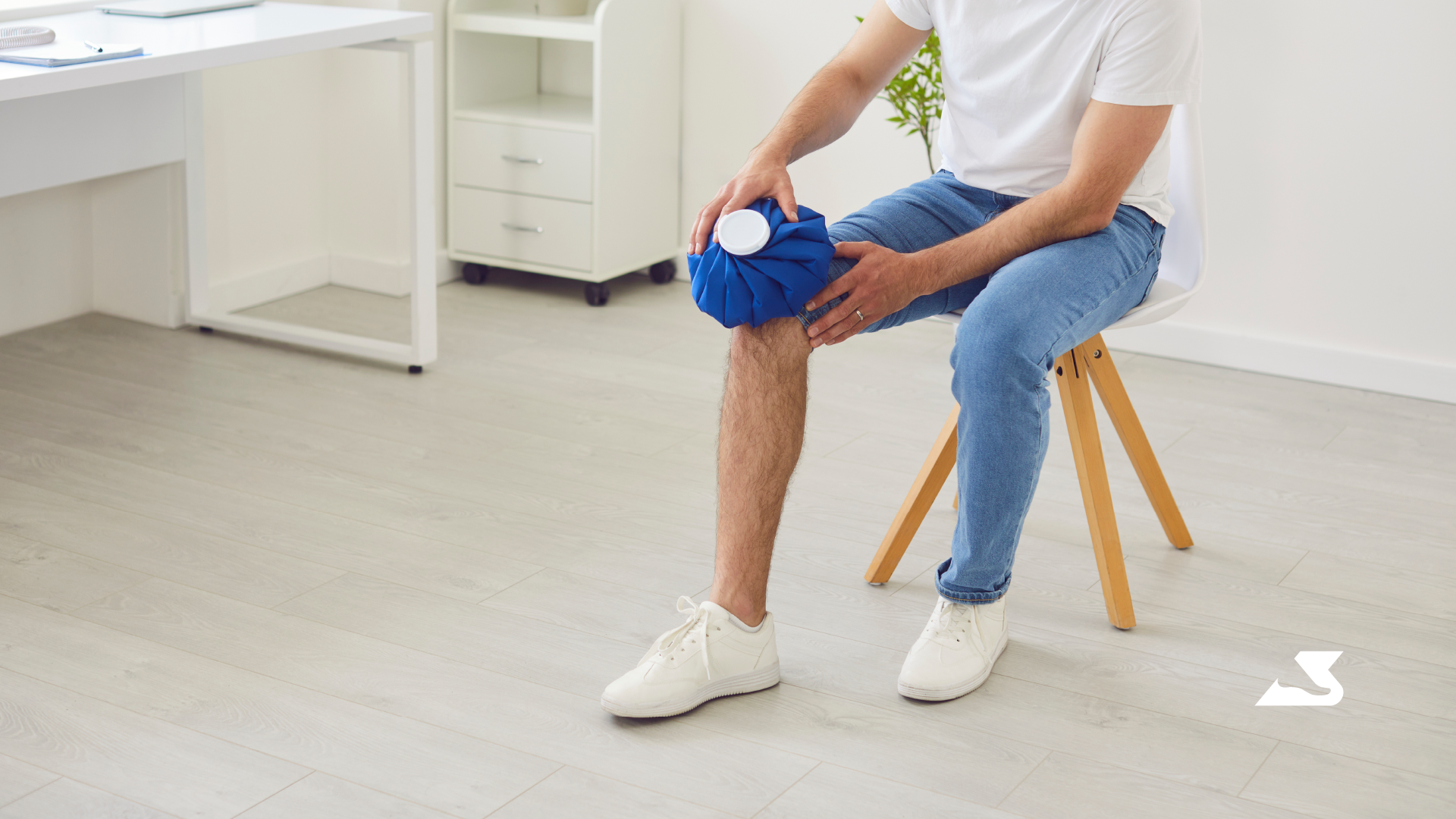 Is the best Recover from a Knee Injury Heat or Ice?